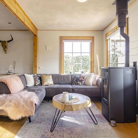 Beautiful Holiday Home With Private Terrace Kropswolde エクステリア 写真
